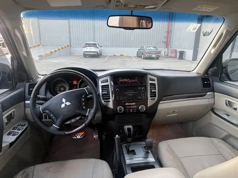 Mitsubishi Pajero 2017 8