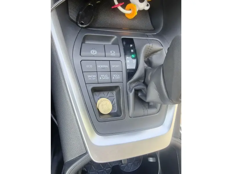 Toyota RAV4 2025 5