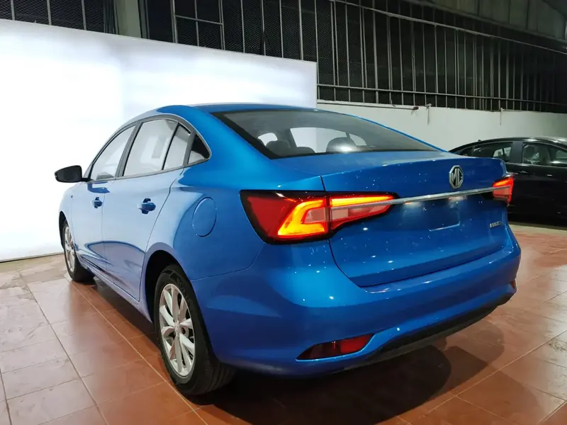 ام جي 5 2025 استاندر 7