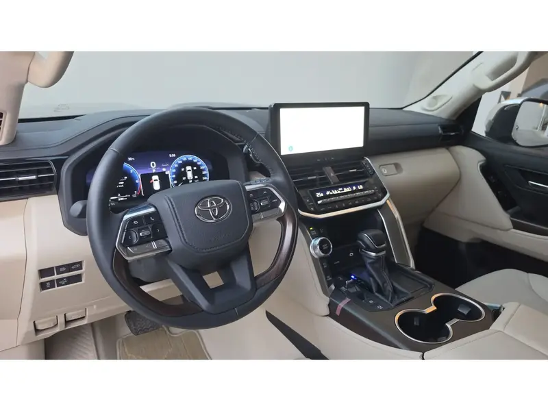 تويوتا لاندكروزر هايبرد 2025VX 6