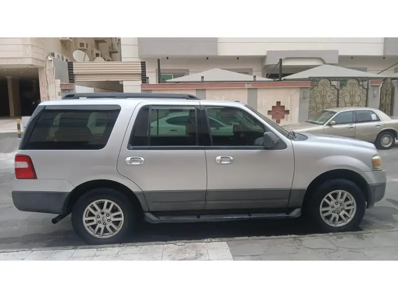 Ford Expedition 2011 3