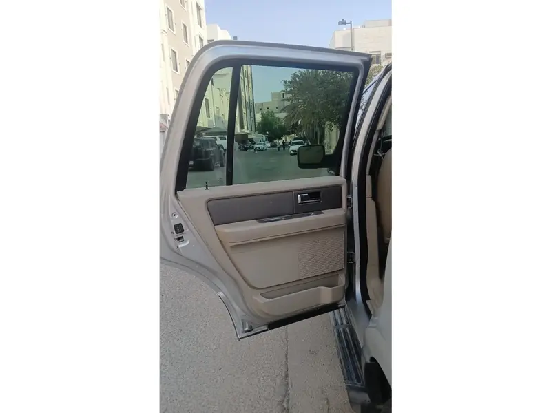 Ford Expedition 2011 6