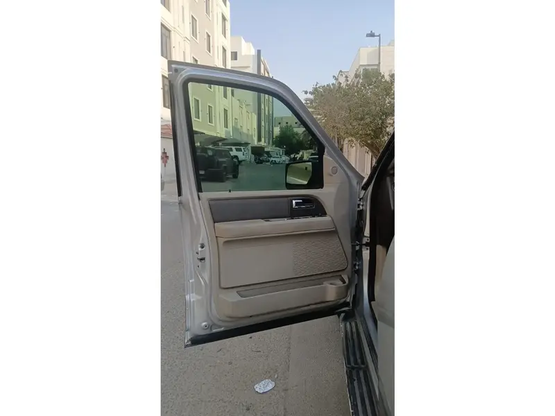 Ford Expedition 2011 5