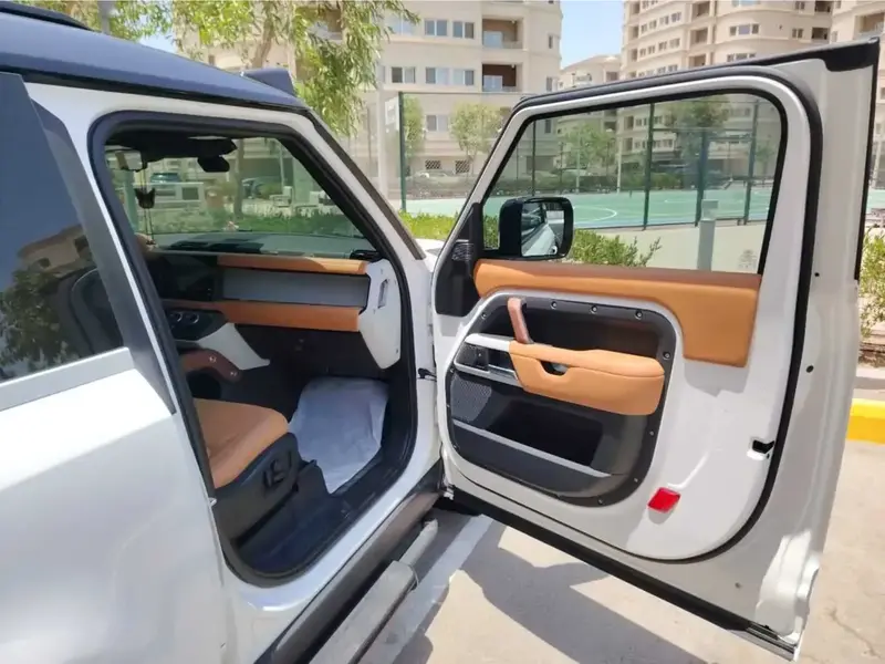 لاند روفر ديفندر 2024 19