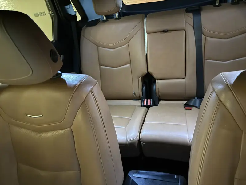 كاديلاك XT5 2021 8