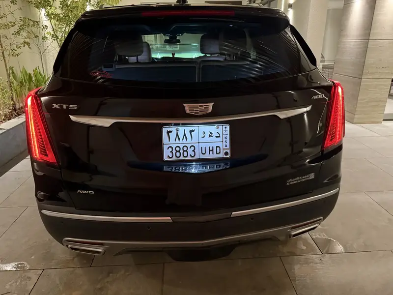 كاديلاك XT5 2021 2