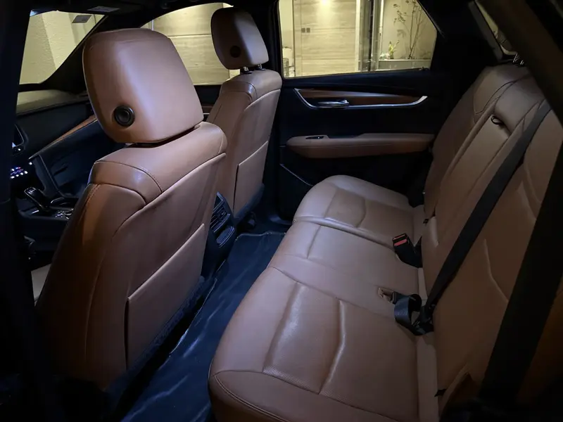 كاديلاك XT5 2021 7
