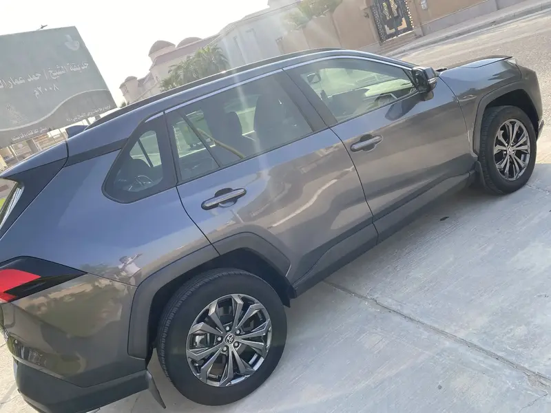 Toyota RAV4 2022 4