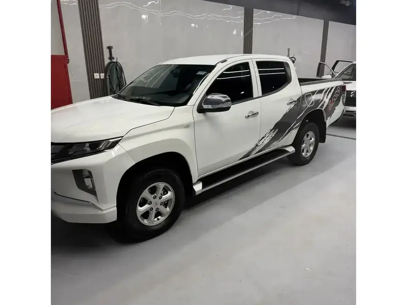 ميتسوبيشي L200 2020 4