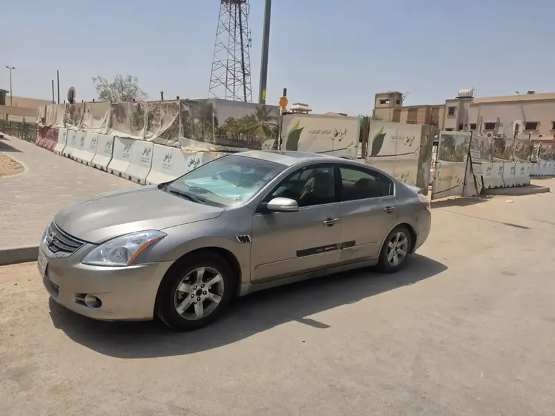 Nissan Altima 2011 3
