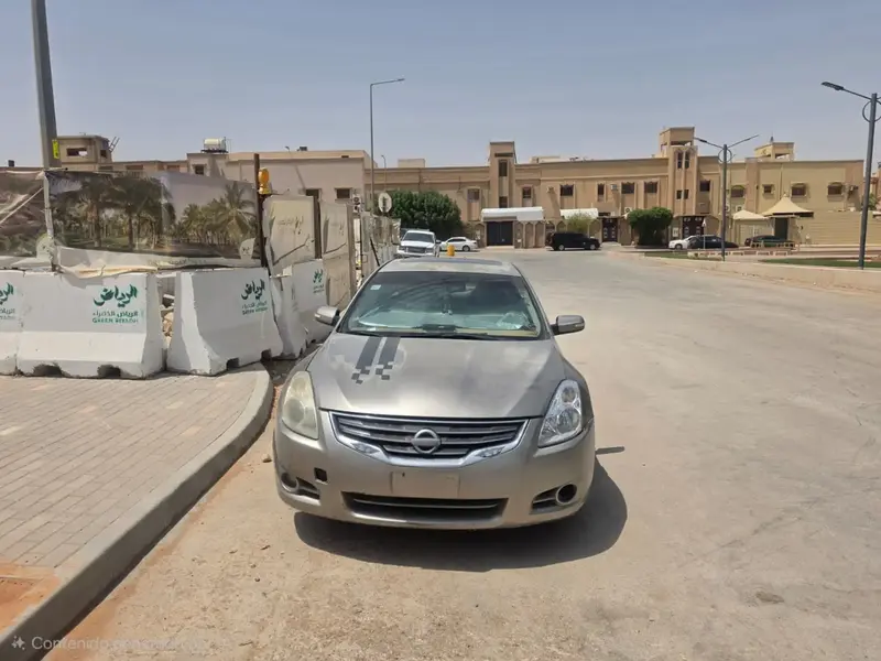 Nissan Altima 2011 1