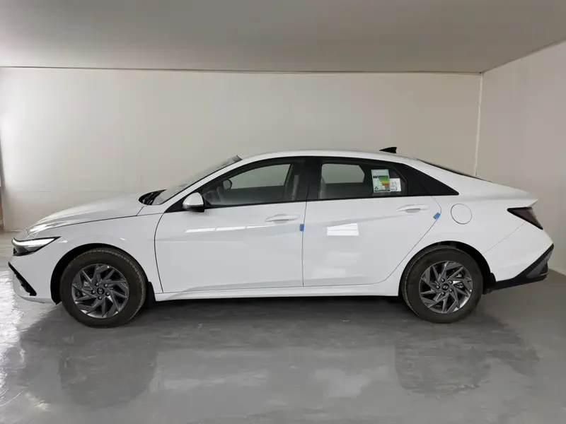 Hyundai Elantra Smart 2026 3
