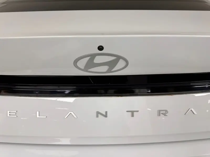Hyundai Elantra Smart 2026 18