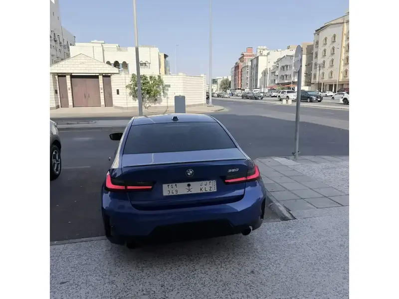 بي إم دبليو الفئة الثالثة 2025 4