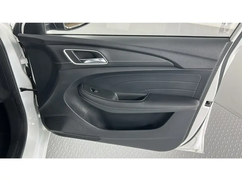 MG 5 Standard 2023 18