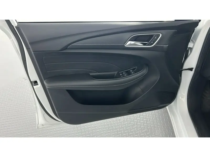 MG 5 Standard 2023 17