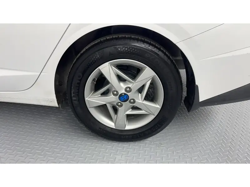 Hyundai Accent Smart 2024 16