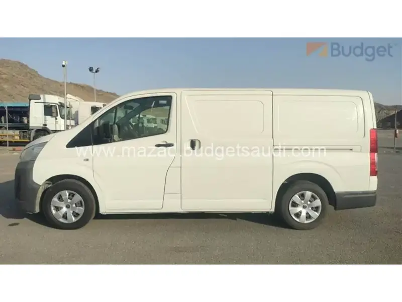 Toyota Hiace 2021 3