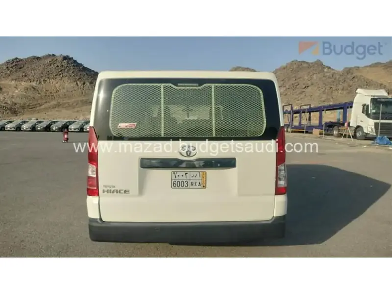 Toyota Hiace 2021 4