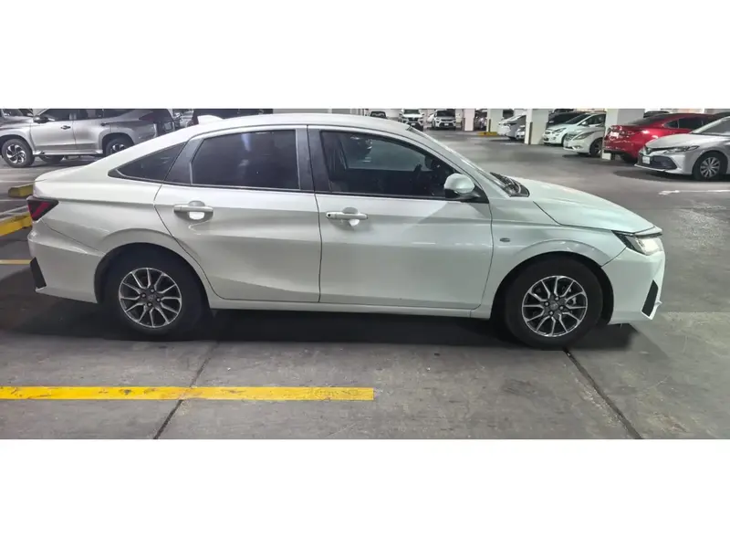 Toyota Yaris 2023 4