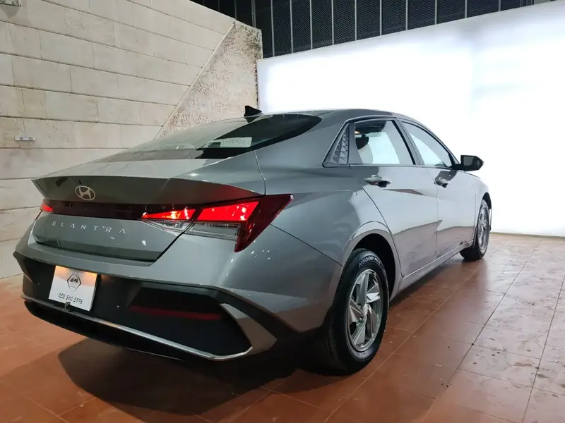 Hyundai Elantra 2024 4