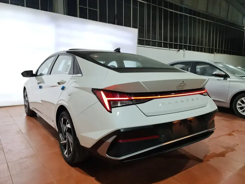 Hyundai Elantra 2026 5