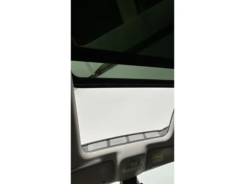 ام جي ZS لاكجري 2023 21