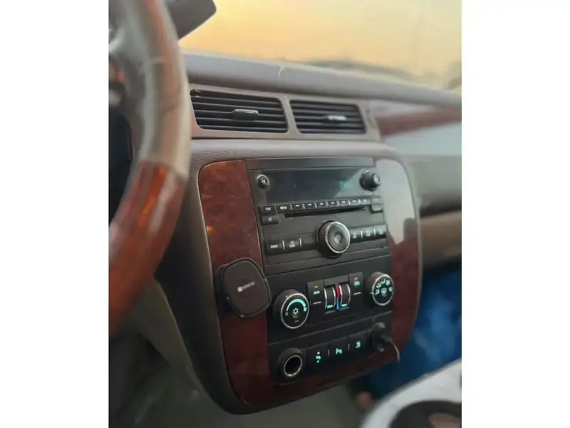 Chevrolet Suburban 2011 6