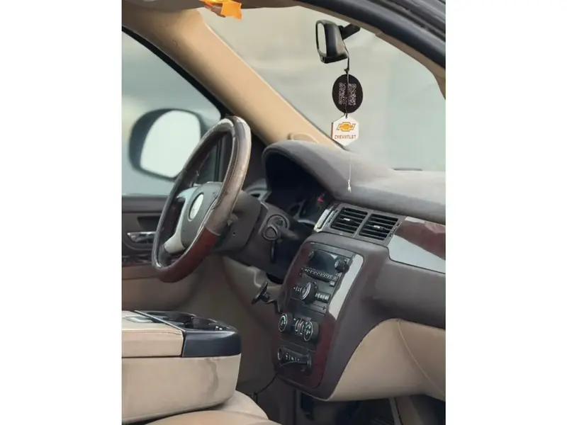 Chevrolet Suburban 2011 4