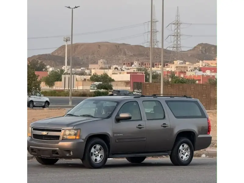Chevrolet Suburban 2011 3