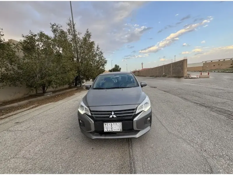 Mitsubishi ATTRAGE 2023 4