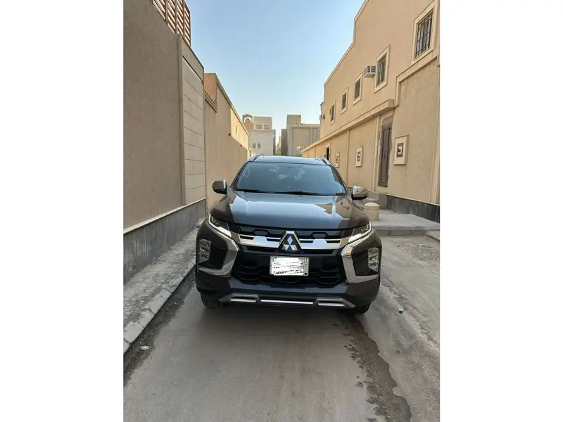 ميتسوبيشي مونتيرو سبورت 2024 1