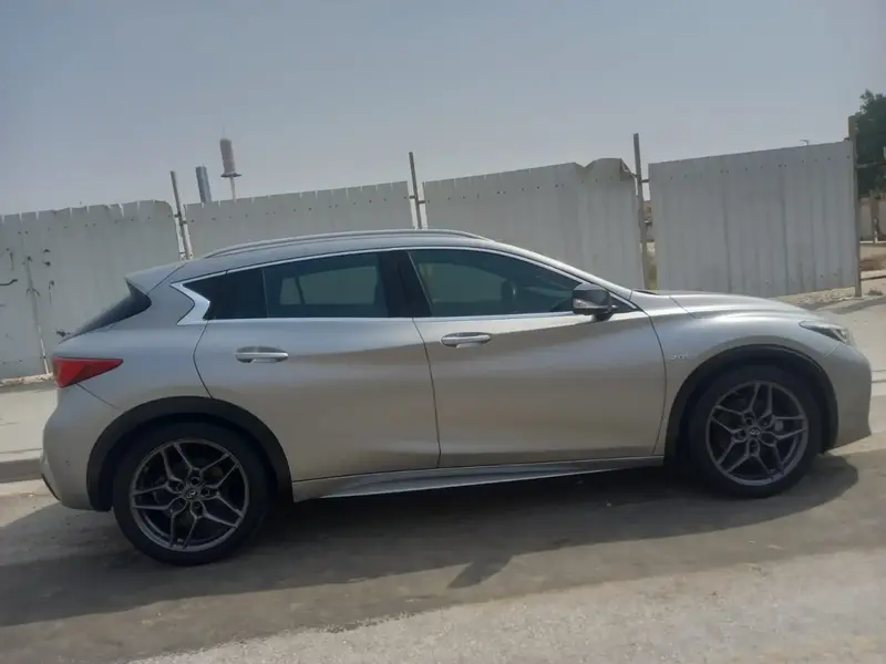 انفينيتي Q30 2018 13