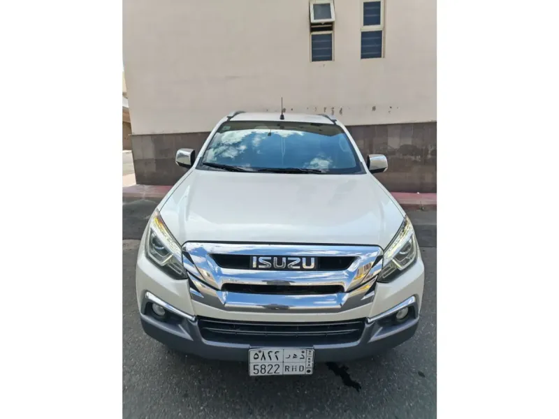 Isuzu MU-X 2020 1