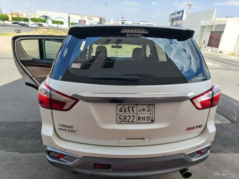 Isuzu MU-X 2020 5