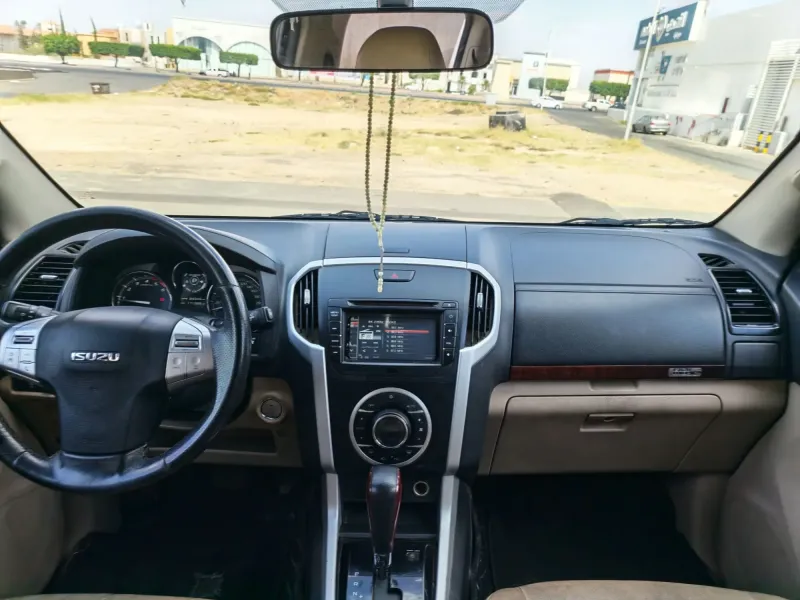 Isuzu MU-X 2020 2