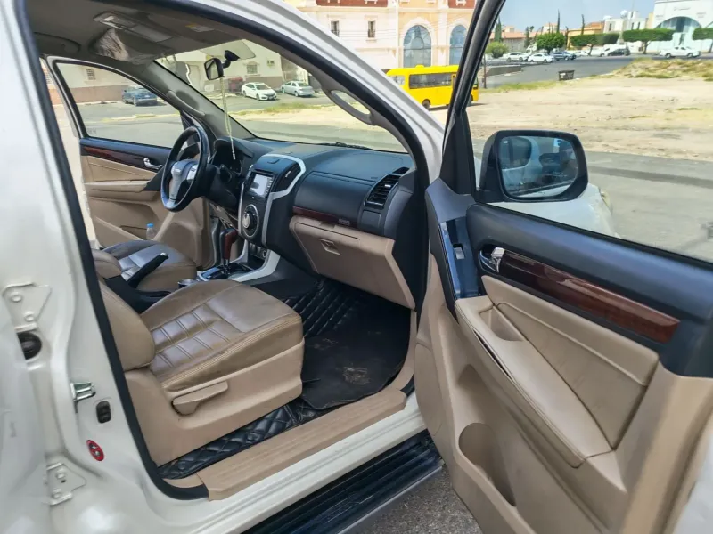 Isuzu MU-X 2020 9