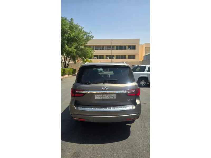 انفينيتي QX80 2020 7
