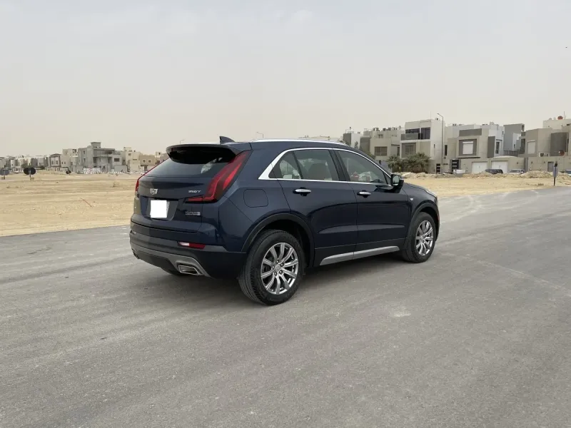 كاديلاك XT4 2023 9