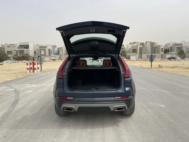 كاديلاك XT4 2023 11