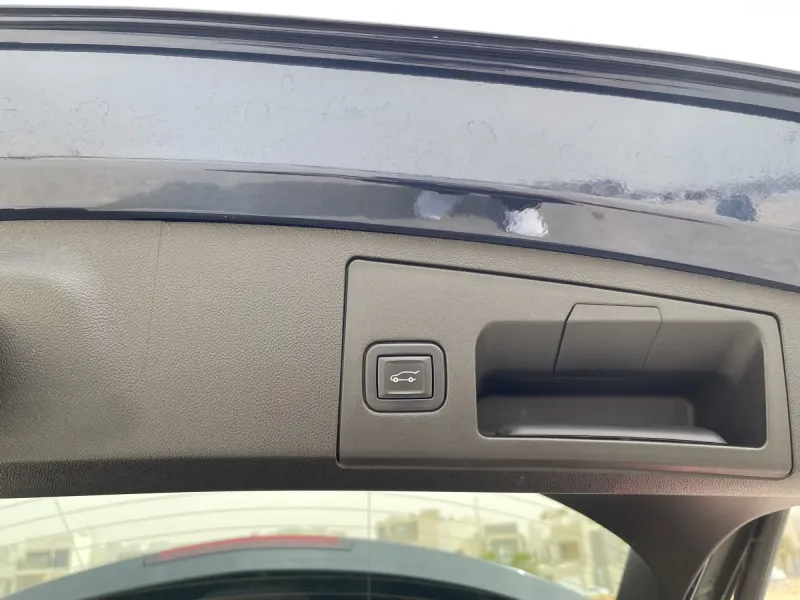 كاديلاك XT4 2023 12