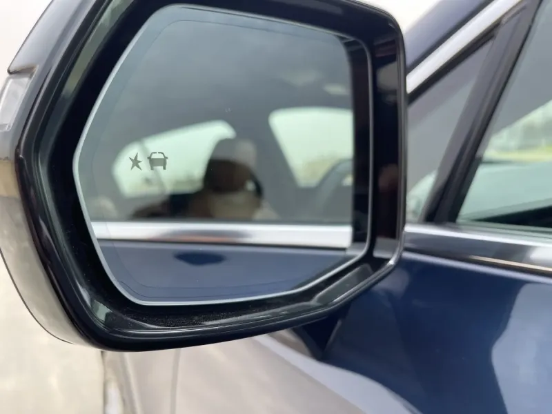 كاديلاك XT4 2023 17