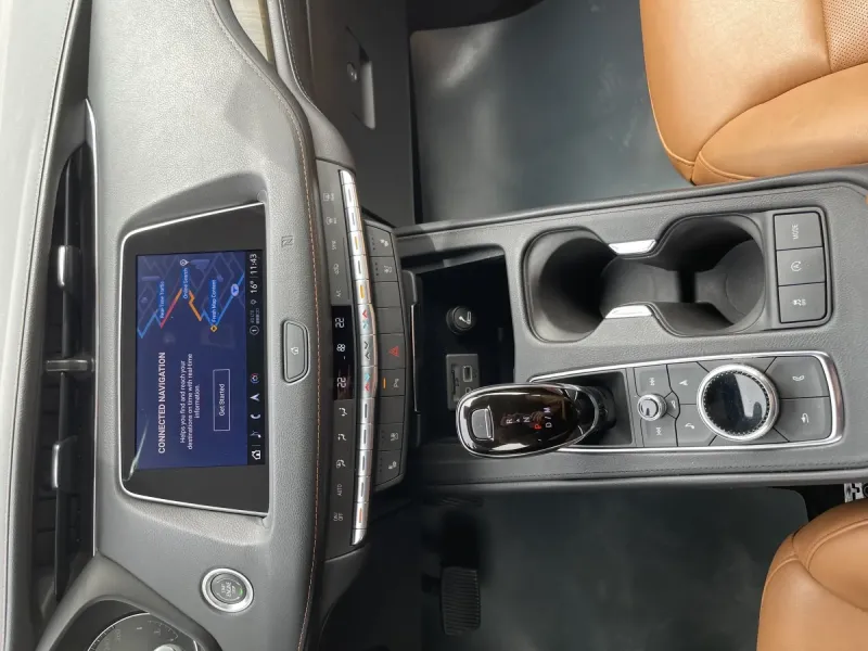 كاديلاك XT4 2023 28