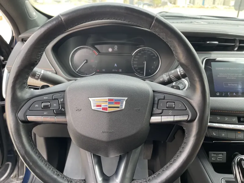 كاديلاك XT4 2023 30