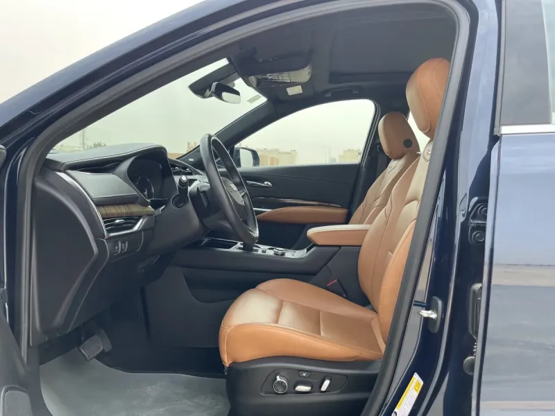 كاديلاك XT4 2023 32