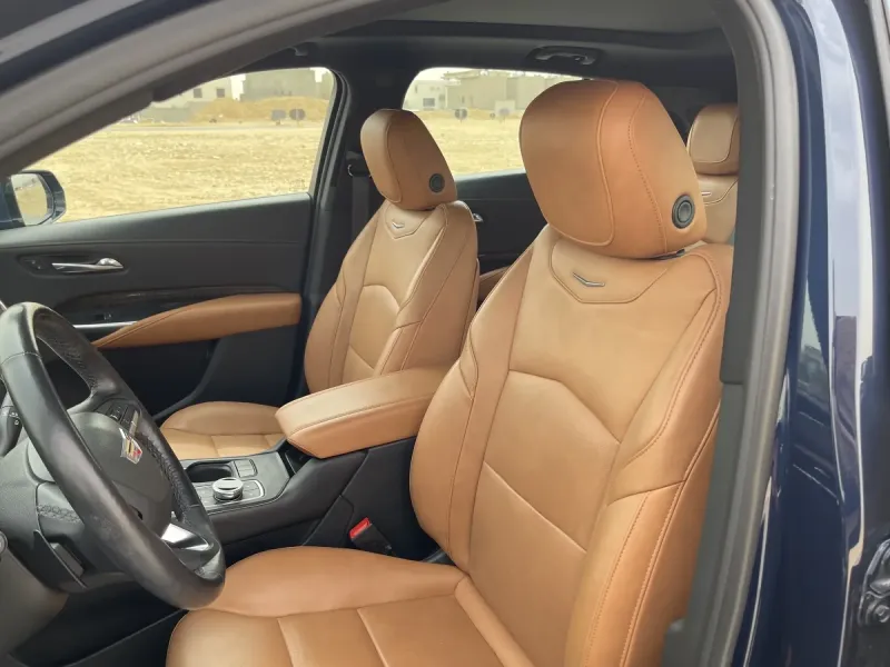 كاديلاك XT4 2023 34