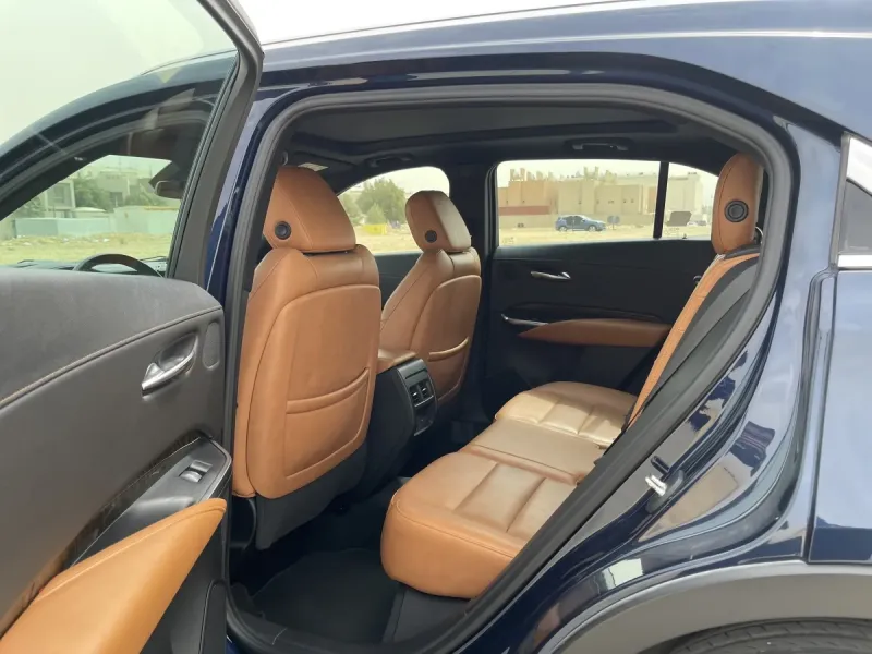 كاديلاك XT4 2023 35