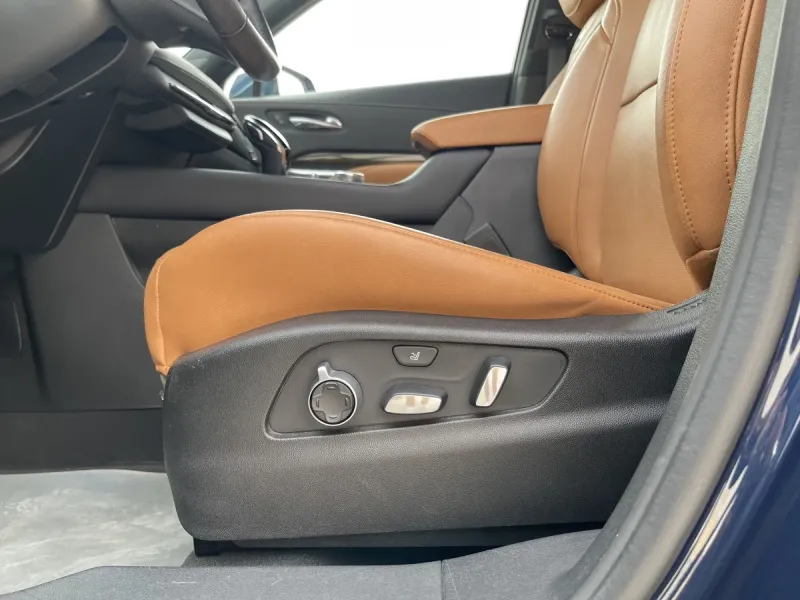 كاديلاك XT4 2023 33