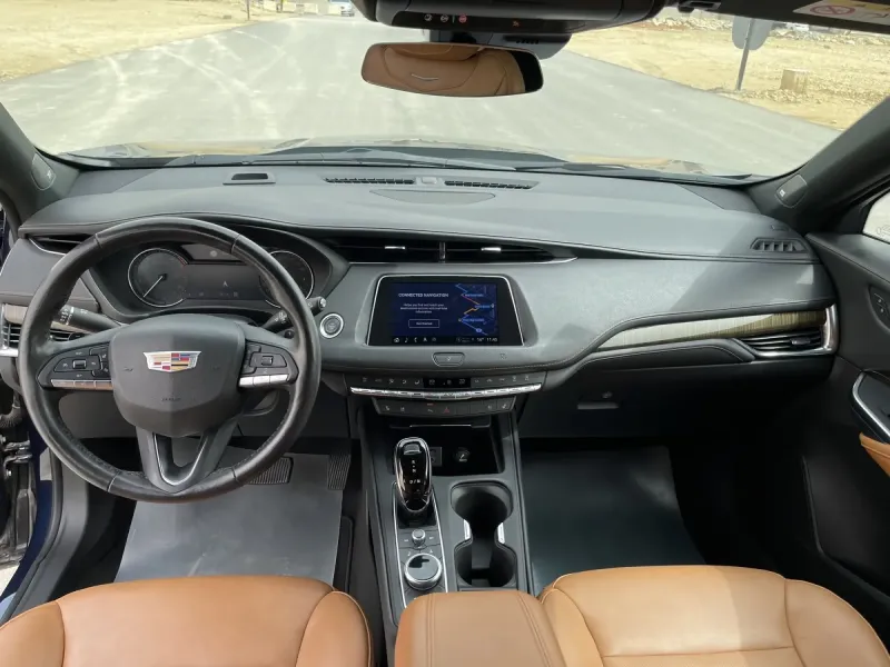 كاديلاك XT4 2023 37