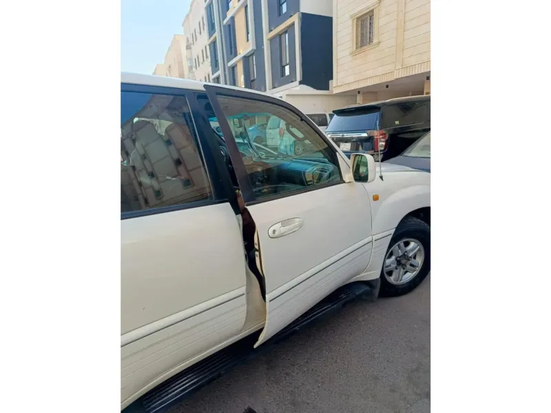 لكزس LX 1999 3